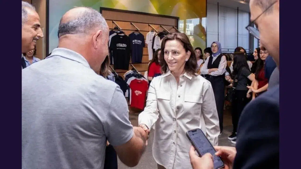 Hatice Seher Aydınlar Kimdir? Mehmet Ali Aydınlar’ın Eşi Hakkında Bilgi