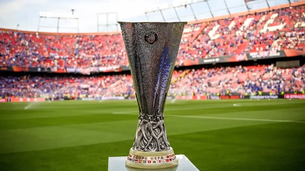 UEFA Avrupa Ligi kupası altından mı, değeri ne kadar? Kupa kaç kilo?