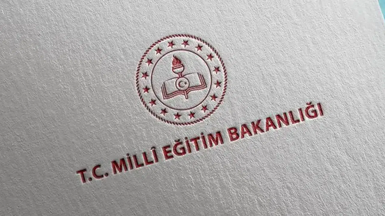 Proje Okullarında Dört ve Sekiz Yıllık Süreleri Dolduran Yöneticilerin ve Öğretmenlerin Listeleri Nedir?