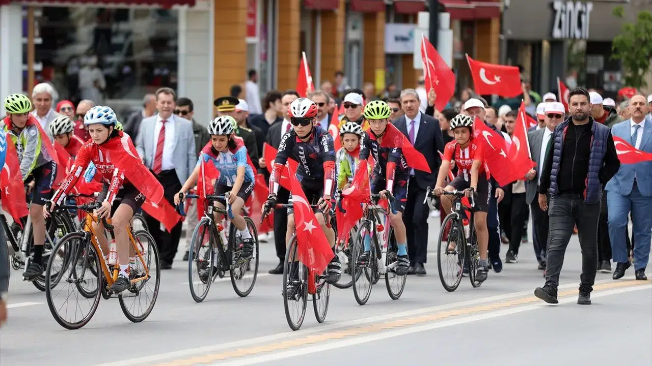 İzmir'de 19 Mayıs Törenleri İçin Hangi Yollar Kapalı Olacak?