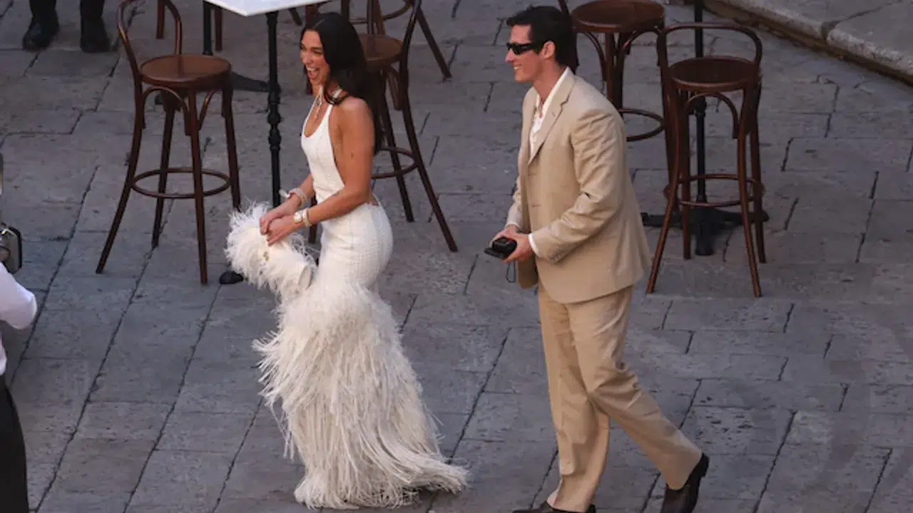 Dua Lipa ve Callum Turner'ın düğün kutlamaları 62 milyon TL'