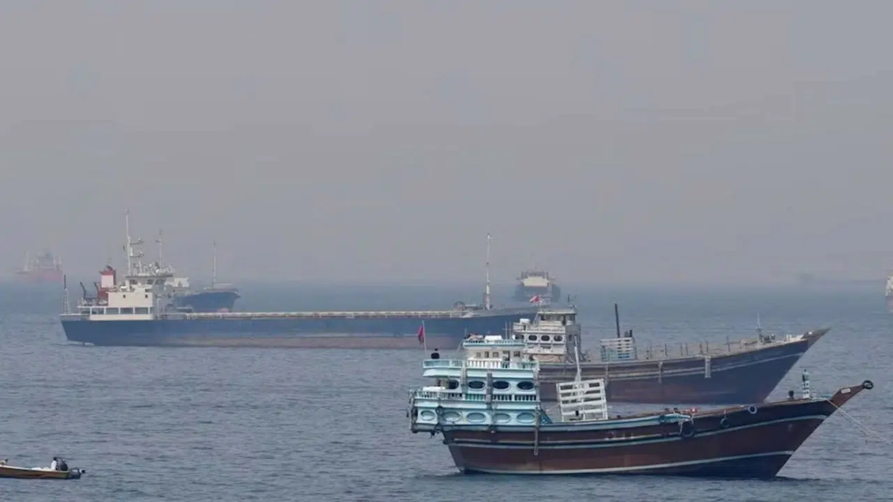 Hürmüz Boğazı'ndan geçen gemilerden İran ne kadar gelir elde