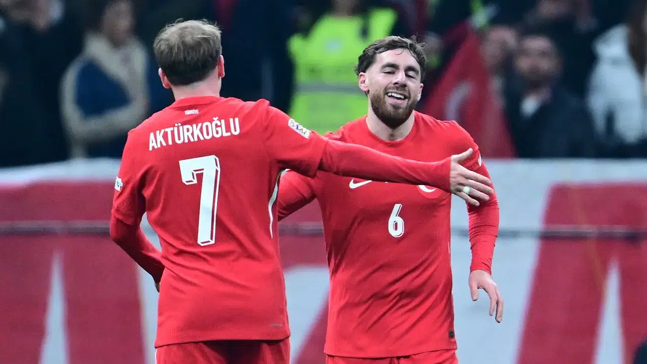 Orkun Kökçü ve Kerem Aktürkoğlu'ndan Dünya Kupası mesajı