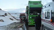 Erzurum'da arızalı tırın sürücüsü yol kenarında ölü bulundu