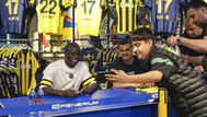 Fenerbahçeli N'Golo Kante ve Levent Mercan, imza gününde taraftarlarla buluştu