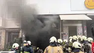Fatih'te marketin deposunda yangın : Binada mahsur kalanlar kurtarıldı