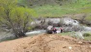 Sivas'ta otomobil 15 metreden dereye uçtu : 5 yaralı