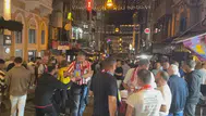 UEFA Avrupa Ligi finali için İstanbul'a gelen taraftarlar Taksim'de toplandı