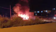 Antalya'da park halindeki araç alevlere teslim oldu
