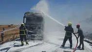 Şanlıurfa Eyyübiye'de saman yüklü tırda çıkan yangın söndürüldü