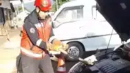 Hendek'te otomobil motoruna giren yılanı itfaiye çıkardı
