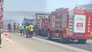 Gaziantep'te seyir halindeki tır alevlere teslim oldu