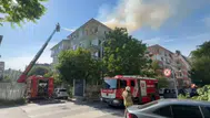 Bakırköy'de 6 katlı binanın çatısında yangın çıktı