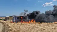 Tekirdağ'da tarla yangını büyüdü : Çok sayıda karavan ve konteyner yandı