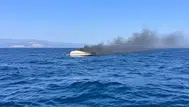 Didim açıklarında teknede yangın : 2 kişi denizden kurtarıldı, tekne battı