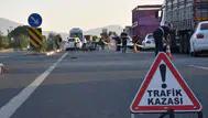 Bakırköy'de otomobil refüje çarpıp devrildi : Sürücü yaralandı