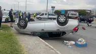 Erzincan'da önüne çıkan otomobile çarpmamak için manevra yaptı, takla attı : 2 yaralı