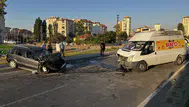 Kayseri'de minibüs ile otomobil çarpıştı : 1'i ağır 2 yaralı