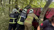 Bartın'da otomobil ağaca çarpıp devrildi : 1'i ağır 3 kişi yaralandı