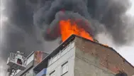 Kağıthane’de korkutan yangın ! 3 katlı binanın çatısı alevlere teslim oldu