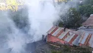 Kars'ta ahırda başlayan yangın, bitişikteki 2 eve sıçradı
