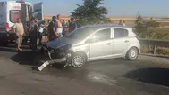 Eskişehir'de feci kaza : Otomobilin lastiği patladı, 3 yaralı