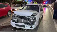 Uşak'ta bir araç, kırmızı ışıkta bekleyen otomobile çarptı : 1'i çocuk 3 yaralı