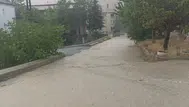 Sivas'ta sağanak yağış çilesi : Yollar göle döndü