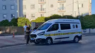 İş yerinin önündeki çantayı açınca hayatının şokunu yaşadı! Soluğu poliste aldı