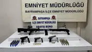 Bayrampaşa'da bir eve düzenlenen operasyonda çok sayıda silah ve mühimmat ele geçirildi