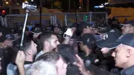 İzmir'de Cemil Tugay protestosuna polis engeli
