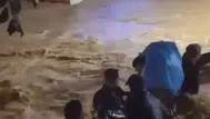 İstanbul'da Şiddetli Sağanak Hayatı Felç Etti: Sarıyer'de Sokaklar Göle Döndü