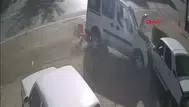 Ehliyetsiz Sürücünün Ticari Aracı İki Otomobile Çarptı