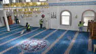 Menderes'te cami temizlikleri başladı