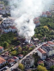 Sakarya’da tek katlı ev alevlere teslim oldu