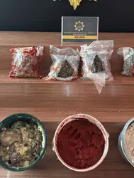 Şanlıurfa'da uyuşturucu operasyonu : Salça ve peynir kovalarına gizlemişler!