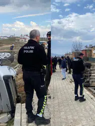 Elazığ'da hafif ticari araç şarampole devrildi : Sürücü yaralandı