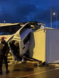 Kayseri'de yolcu otobüsü ile kamyonet çarpıştı : Çok sayıda yaralı var