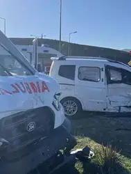 Bingöl'de ambulans ile hasta yakınının kullandığı ticari araç çarpıştı