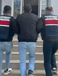 Samsun’da 22 yıl 11 ay hapis cezası bulunan firari hükümlü evinde yakalandı
