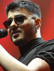 Şarkıcı Semicenk hastaneye kaldırıldı : Kafasına 7 dikiş atıldı