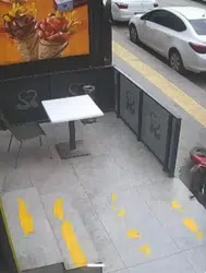 Mardin'de kaza : Geri manevra yapan araç motosikletlere çarptı