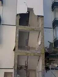 Niğde’de doğal gaz patlamasının boyutu sabah ortaya çıktı : 16 yaralı, bina harabeye döndü