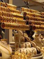 Antalya'da müşterilerini dolandırdığı iddia edilen kuyumcu aranıyor