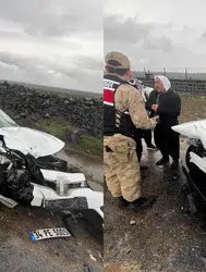 Şanlıurfa'da iki otomobil çarpıştı : 8 kişi yaralandı