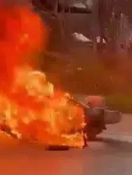 Adıyaman'da seyir halindeki motosiklet alevlere teslim oldu