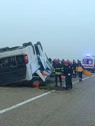 Adana'da yolcu otobüsü devrildi : Ölü ve yaralılar var !