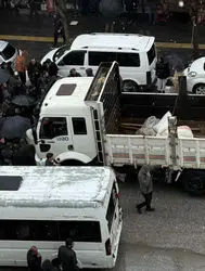 Bitlis'te feci kaza : 80 yaşındaki adam kamyonun altında kaldı