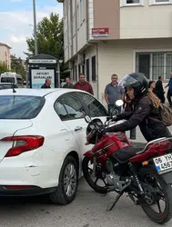 Ankara'da şaşkına çeviren kaza : Park halindeki araca çarptı sonra muayeneye gitti