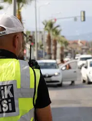 Bursa'da motosiklet üzerine uzandı , 200 bin TL ceza yazıldı